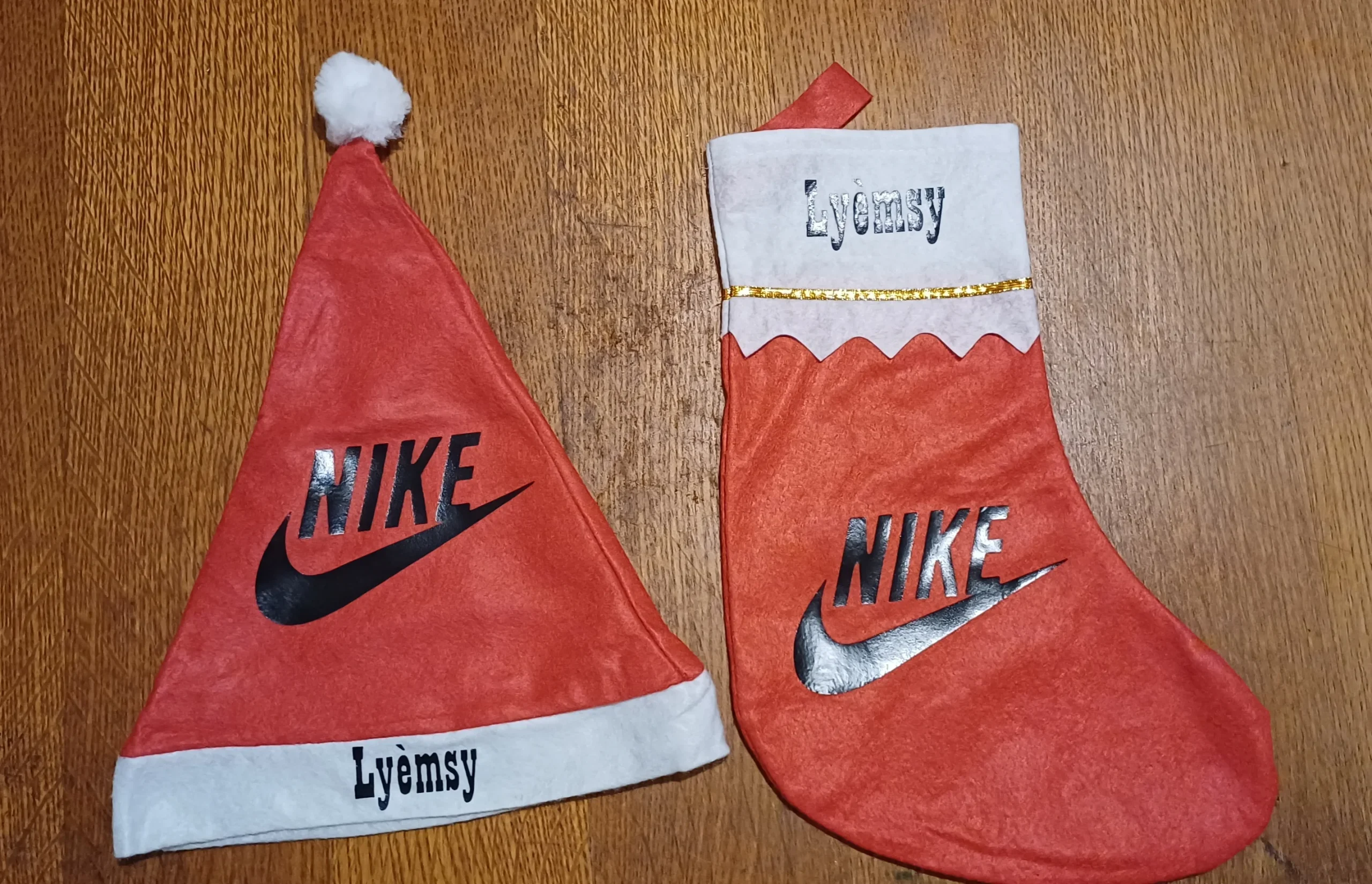 Chaussette et bonnet noël personnaliser Nike-lescreationsdeprescilia.com
