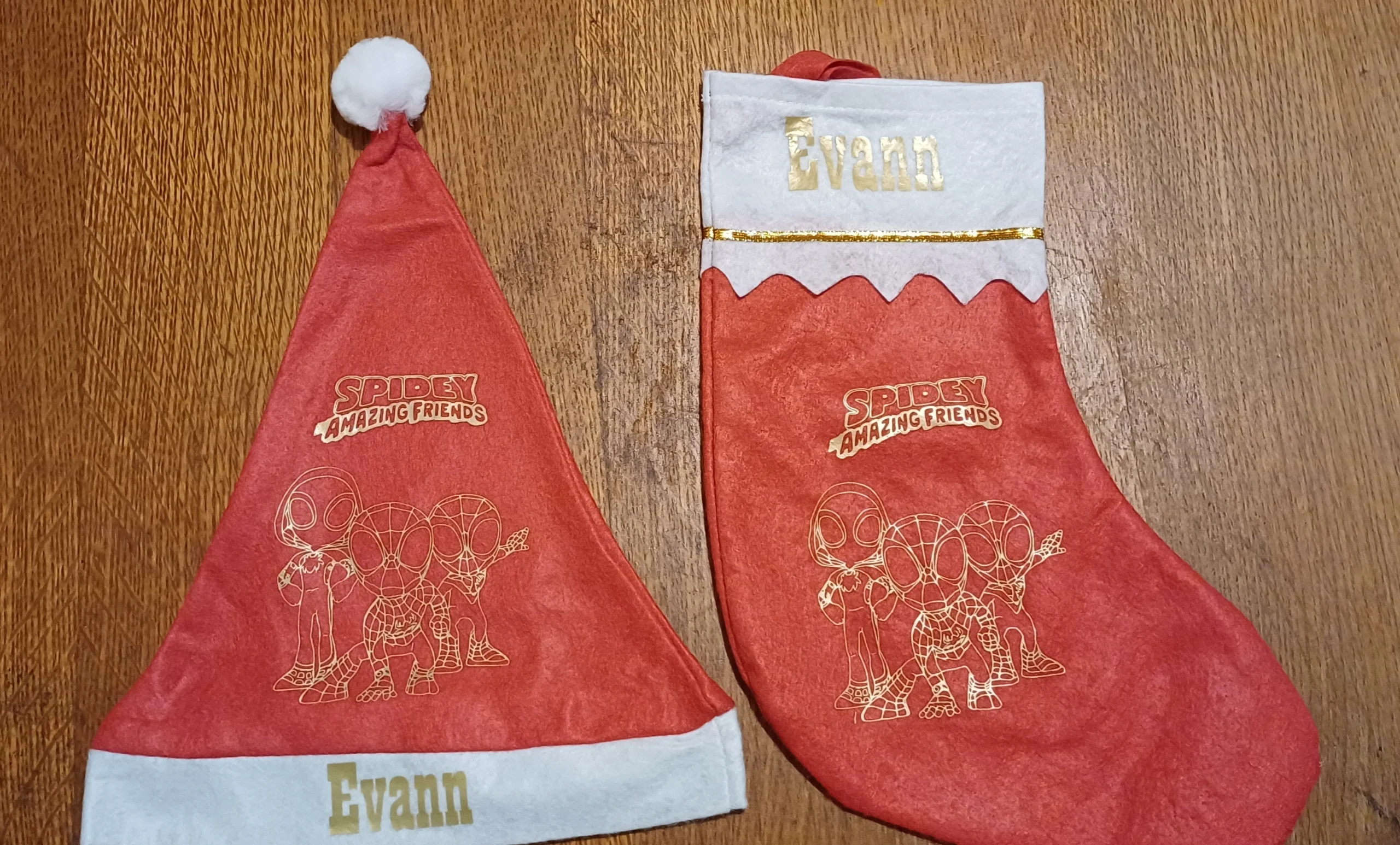 Chaussette et bonnet noël personnaliser Spiderman-lescreationsdeprescilia.com