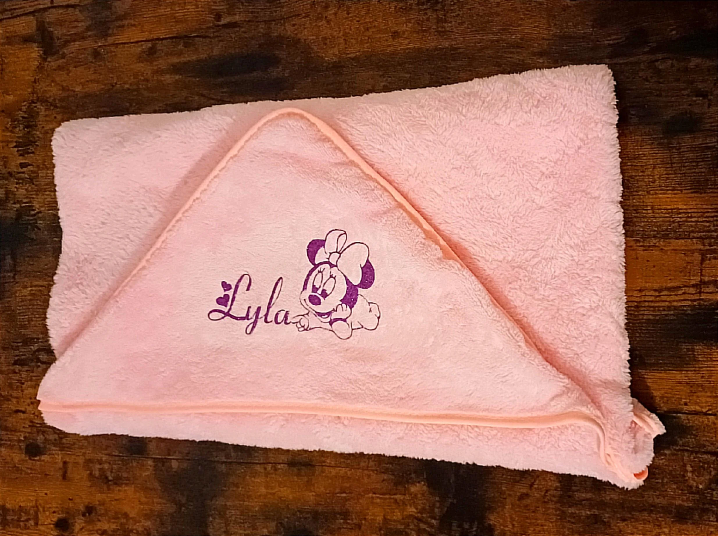 serviette de bain personnaliser bébé-lescreationsdeprescilia.com