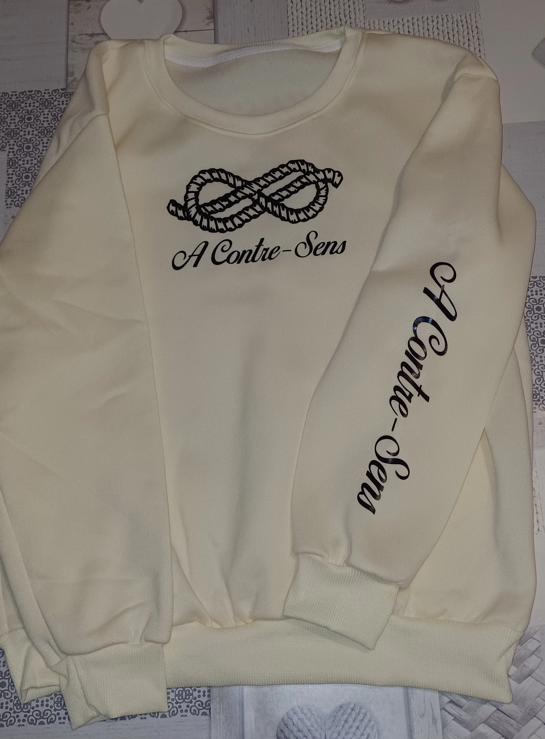 Personnalisation sweat a contre sens-lescreationsdeprescilia.com