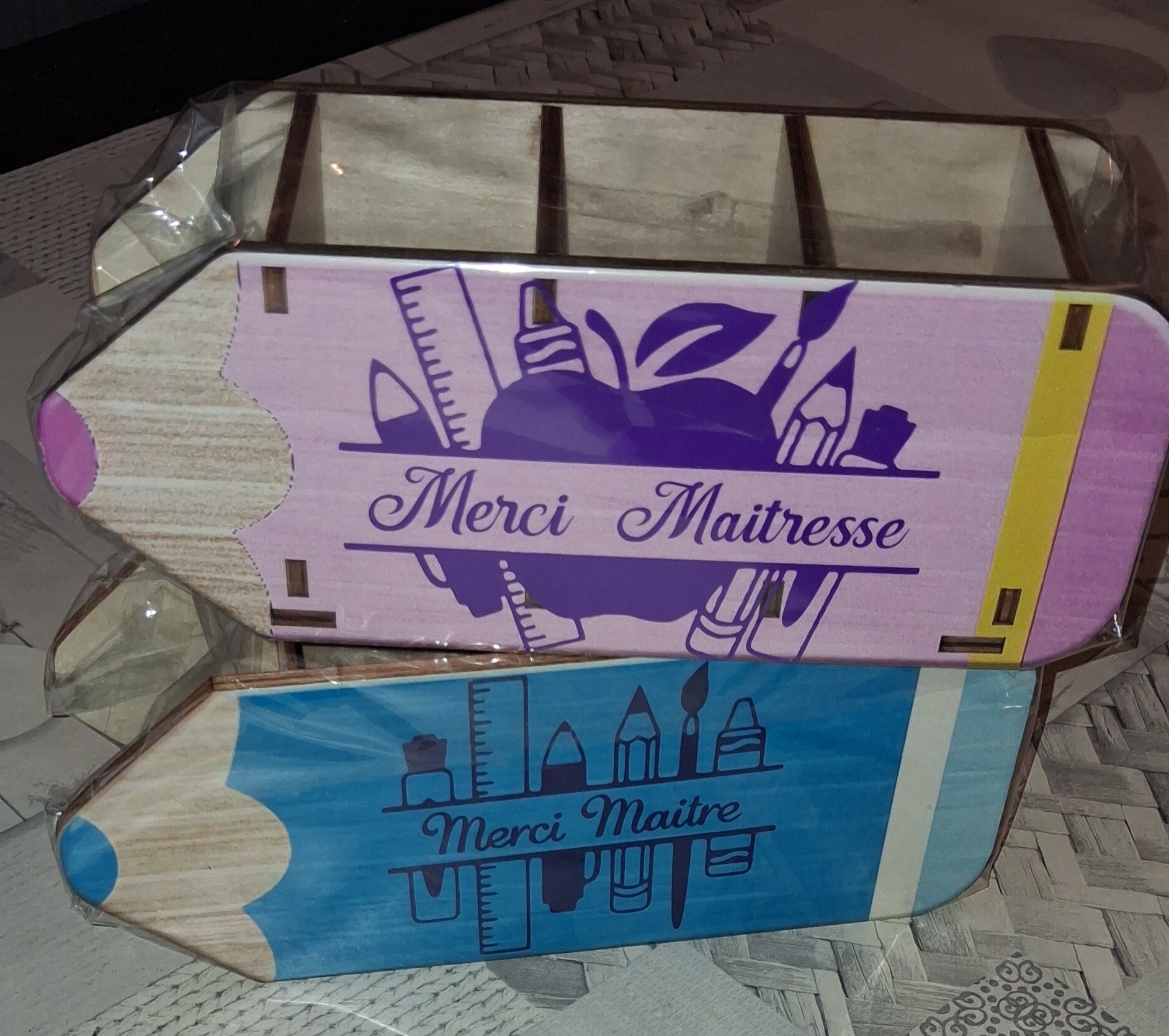 Porte stylo personnalisé maîtresse et maître cadeaux